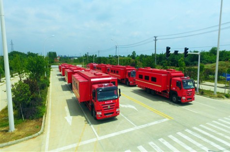 重汽豪沃28人消防宿营车