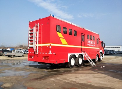 重汽豪沃前四后八大型淋浴车