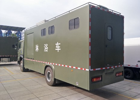 重汽豪沃6人洗浴车