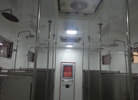重汽豪沃6人洗浴车