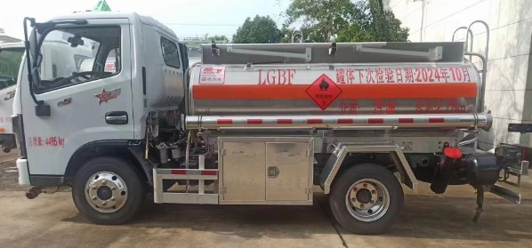 东风多利卡蓝牌铝合金加油车