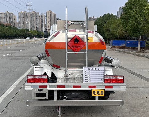 东风多利卡蓝牌铝合金加油车