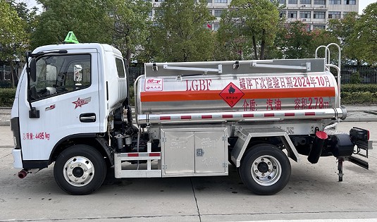 东风多利卡蓝牌铝合金加油车