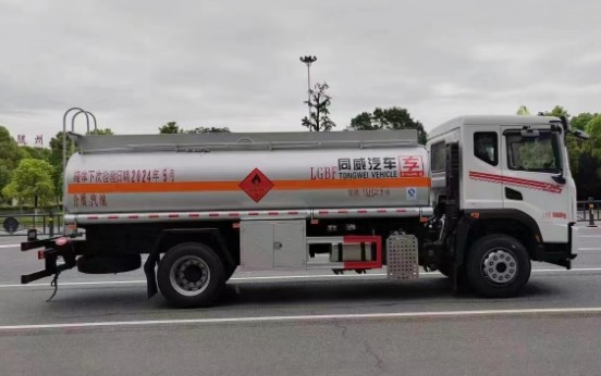 13吨东风华神DV5油罐车
