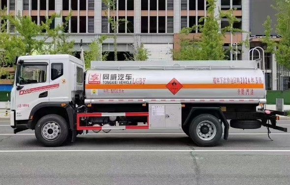 13吨东风华神DV5油罐车
