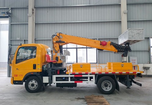 重汽豪沃20米蓝牌带吊高空作业车