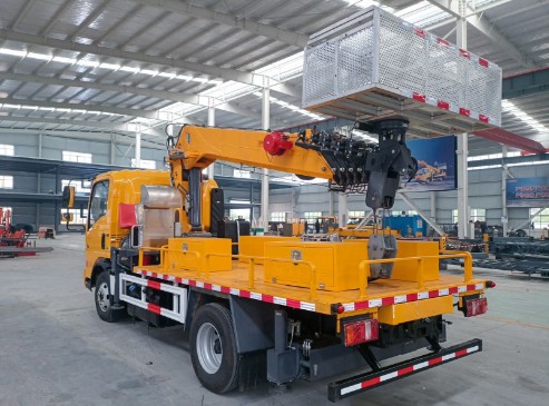 重汽豪沃20米蓝牌带吊高空作业车