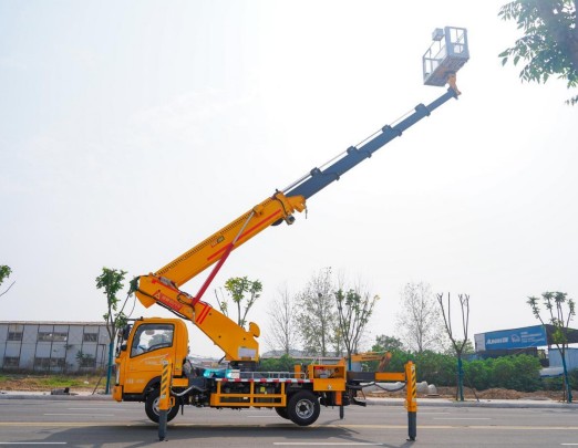 重汽豪沃蓝牌30米高空作业车