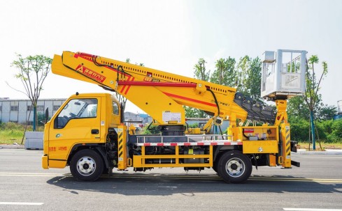江铃顺达30米蓝牌宽体高空作业车