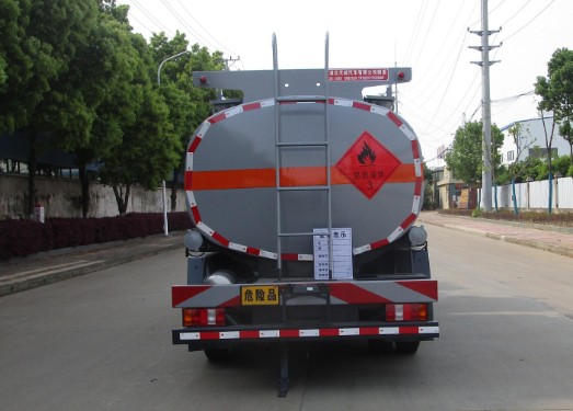 重汽豪沃悍将5吨油罐车