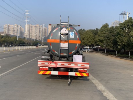 东风多利卡D9腐蚀性物品罐式运输车