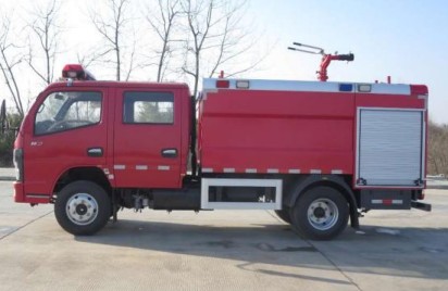东风3吨水罐消防车