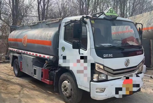 二手8吨油罐车，山东青岛牌照！