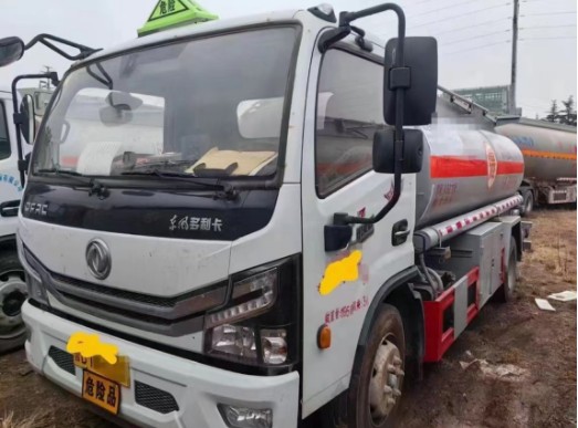 二手8吨油罐车，山东青岛牌照！