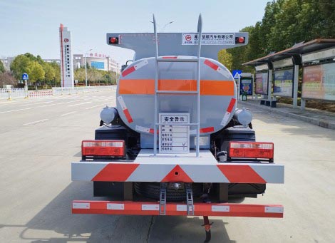 东风多利卡2.6方加油车_2吨蓝牌加油车 