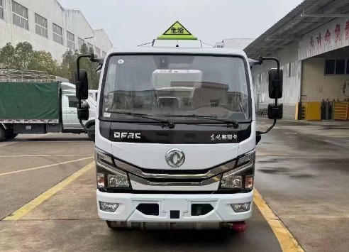 3.2方蓝牌加油车_最大的蓝牌加油车_天威缘牌TWY5041GJYE6型加油车