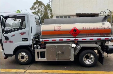 3.2方蓝牌加油车_最大的蓝牌加油车_天威缘牌TWY5041GJYE6型加油车