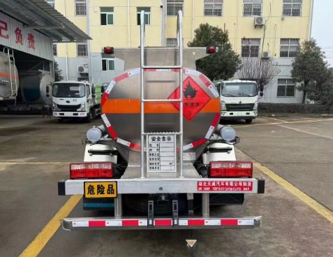 3.2方蓝牌加油车_最大的蓝牌加油车_天威缘牌TWY5041GJYE6型加油车