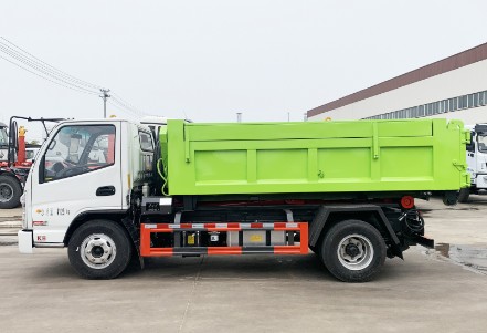 凯马K8蓝牌勾臂垃圾车