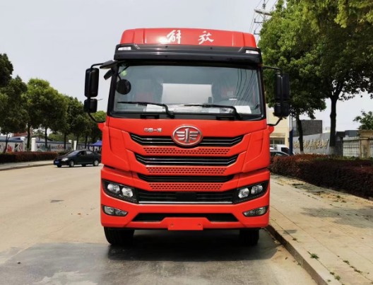 解放悍V前四后六普通液体运输车