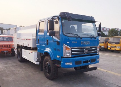 东风四驱5方消防洒水车