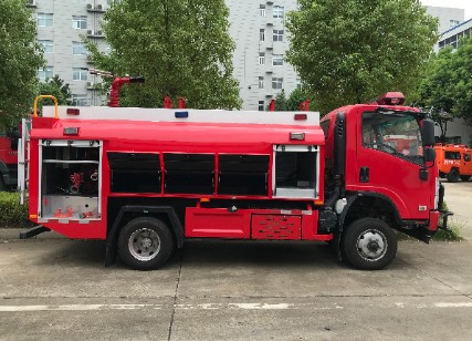 庆铃五十铃四驱供水车