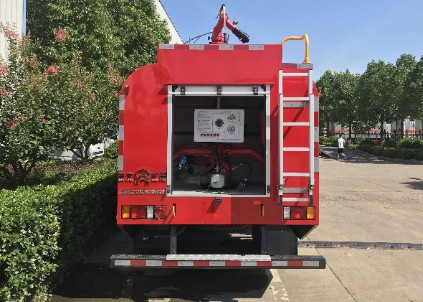 庆铃五十铃四驱供水车