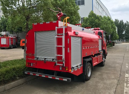 庆铃五十铃四驱供水车_江特牌JDF5111GGSQ6型供水车