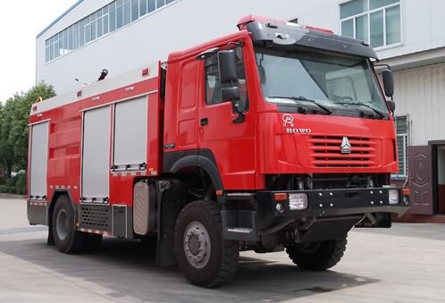 重汽豪沃四驱5.5吨消防车
