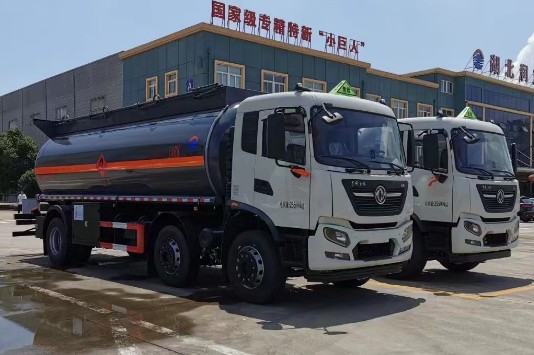 东风天锦小三轴19.9方易燃液体罐式运输车