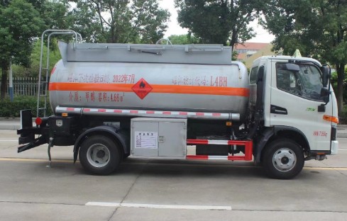江淮骏铃4.66方易燃液体罐式运输车