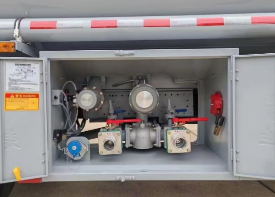 福田欧马可8吨油罐车_楚胜牌CSC5128GJYBK6型加油车 福田欧马可8吨油罐车_楚胜牌CSC5128GJYBK6型加油车