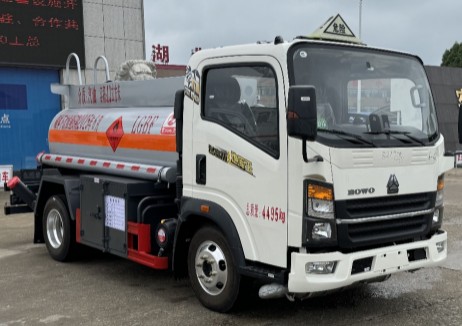 重汽豪沃蓝牌2.3方-2.7方加油车_专力牌ZLC5047GJYZQ6型加油车