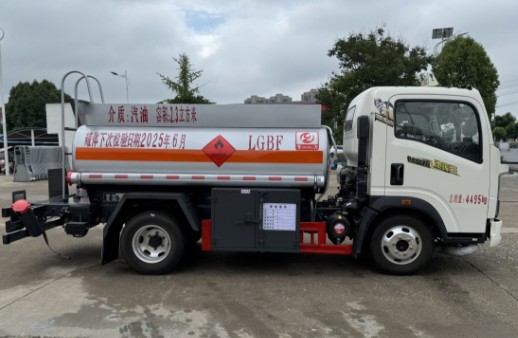 重汽豪沃蓝牌2.3方-2.7方加油车_专力牌ZLC5047GJYZQ6型加油车