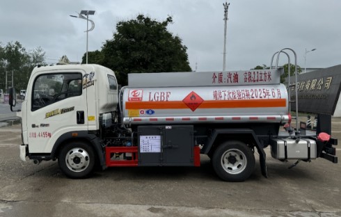 重汽豪沃蓝牌2.3方-2.7方加油车_专力牌ZLC5047GJYZQ6型加油车