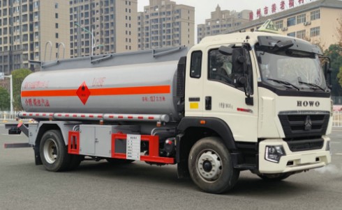 重汽豪沃10吨-12吨加油车_新东日牌YZR5187GJYZ6Q型加油车