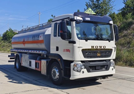 重汽豪沃15方加油车_楚胜牌CSC5187GJYZ6型加油车