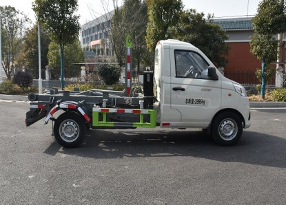国六福田祥菱V勾臂垃圾车_最便宜的蓝牌勾臂垃圾车