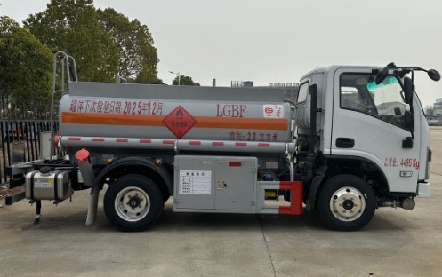 东风华神蓝牌2.3方加油车_楚胜牌CSC5040GJYEH6型加油车