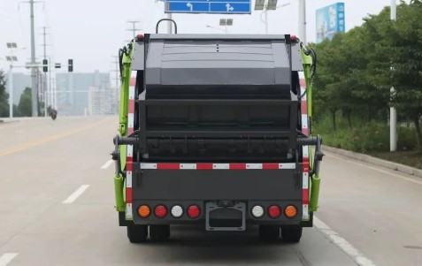 庆铃五十铃100P国六6方压缩式垃圾车