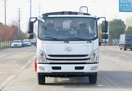 上汽跃进C500国六8方压缩式垃圾车_压缩式垃圾车生产厂家
