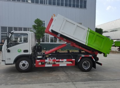 湖北大运翼途低顶勾臂垃圾车_蓝牌勾臂垃圾车厂家