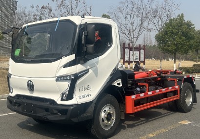 飞碟奥驰W7车厢可卸式垃圾车_国六勾臂垃圾车厂家