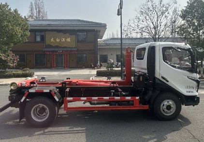 飞碟奥驰W7车厢可卸式垃圾车_国六勾臂垃圾车厂家