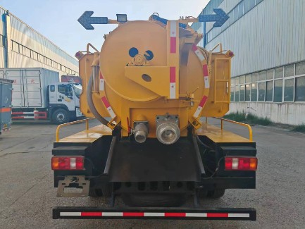 重汽豪沃蓝牌清洗吸污车_4+2蓝牌清洗吸污车