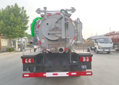 东风柳汽蓝牌清洗吸污车_4+2清洗吸污车