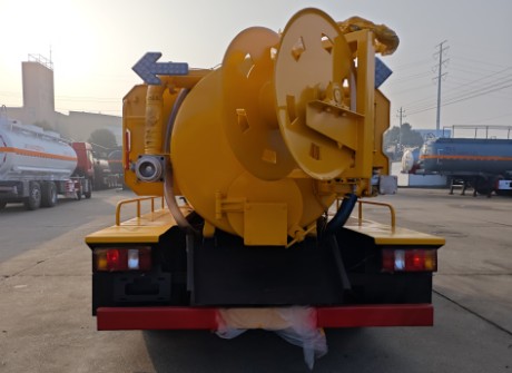 重汽豪曼蓝牌清洗吸污车_玉柴160马力可下地库清洗吸污车