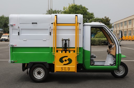 4立方全封闭三轮挂桶垃圾车