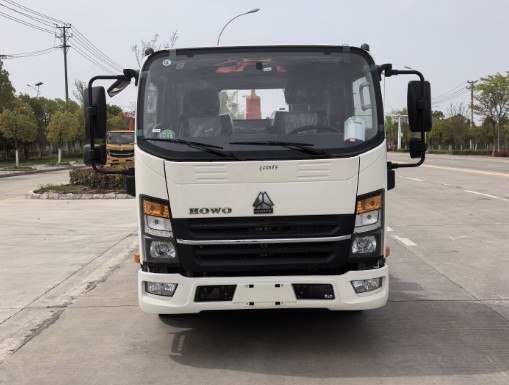 下地下室的重汽豪沃蓝牌勾臂垃圾车_楚胜牌CSC5049ZXXZ6型车厢可卸式垃圾车