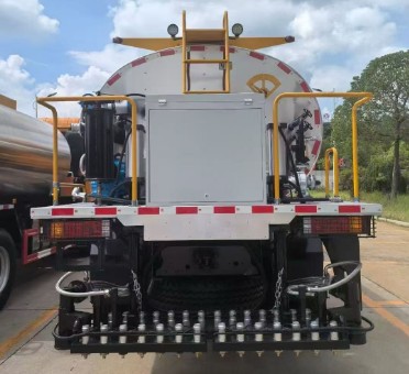 陕汽德龙X3000沥青洒布车_10方出口型楚胜牌沥青洒布车